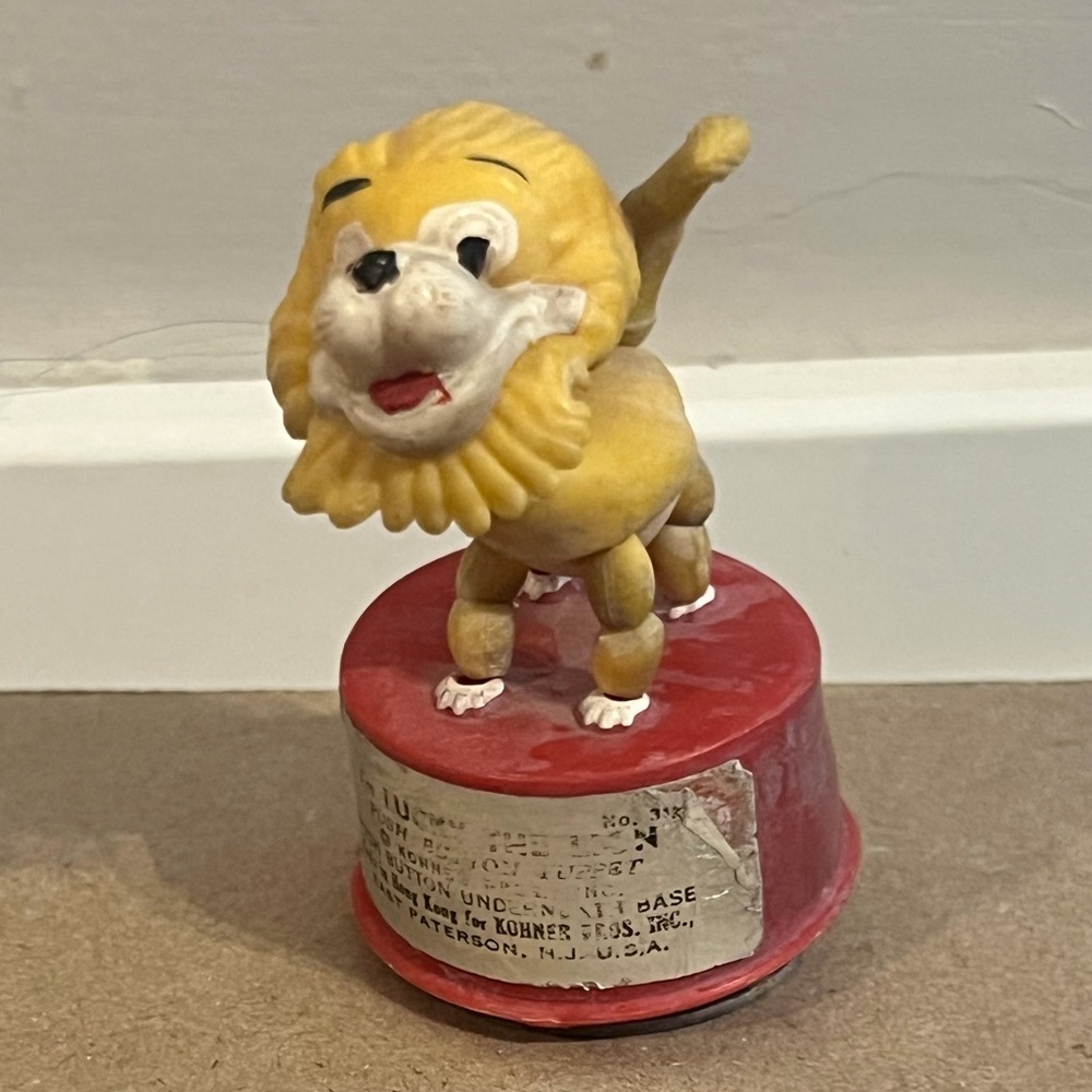 vintage -kohner 1960’s  push button puppet   ( lucky the lion ) w/label